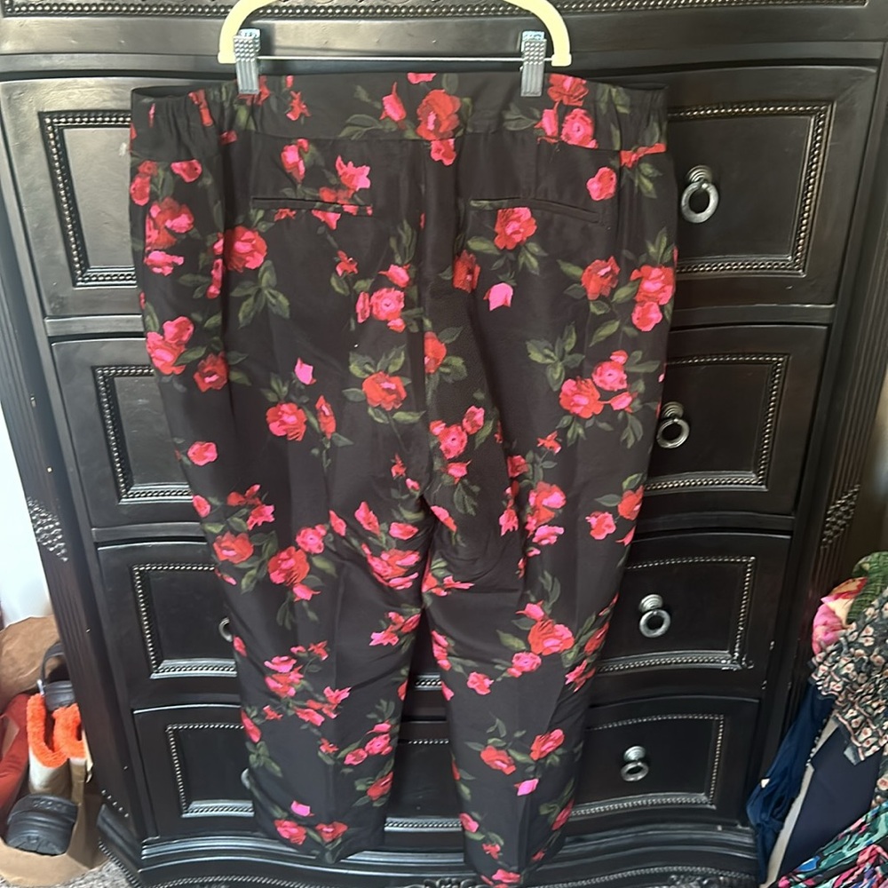 NEW Talbots Heritage Black/Red Floral Print Petite Ankle Pants Size 16W - Picture 8 of 8